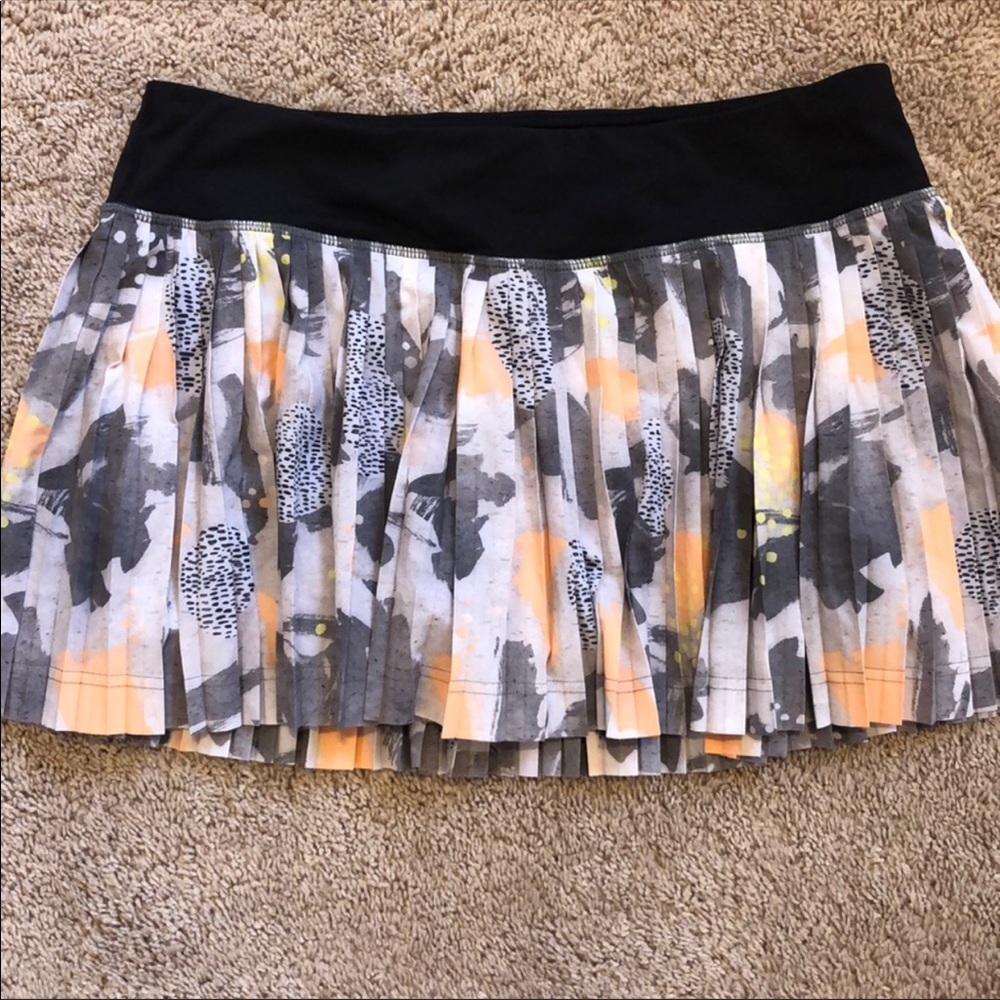 EUC Lululemon pleat to street— super cute skirt!